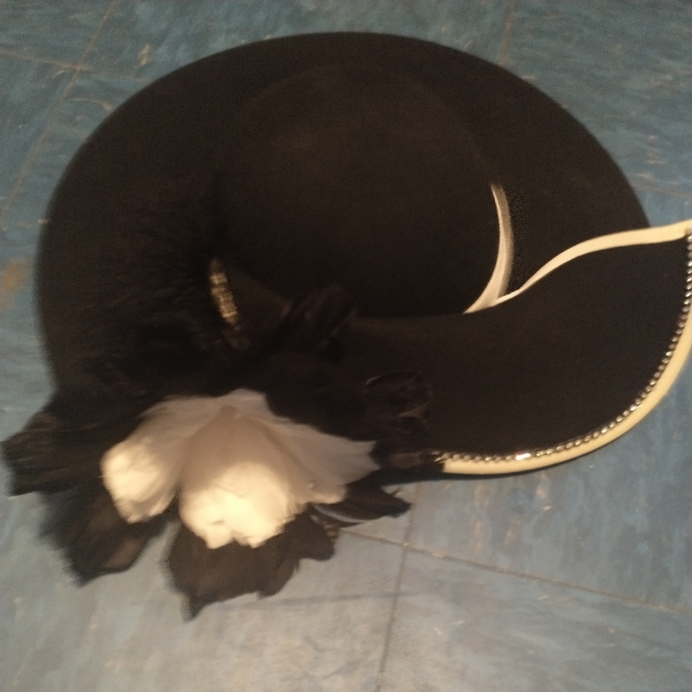 STUNNING VINTAGE "MR. HI'S" CLASSIC DESIGNER COLLECTION HAT